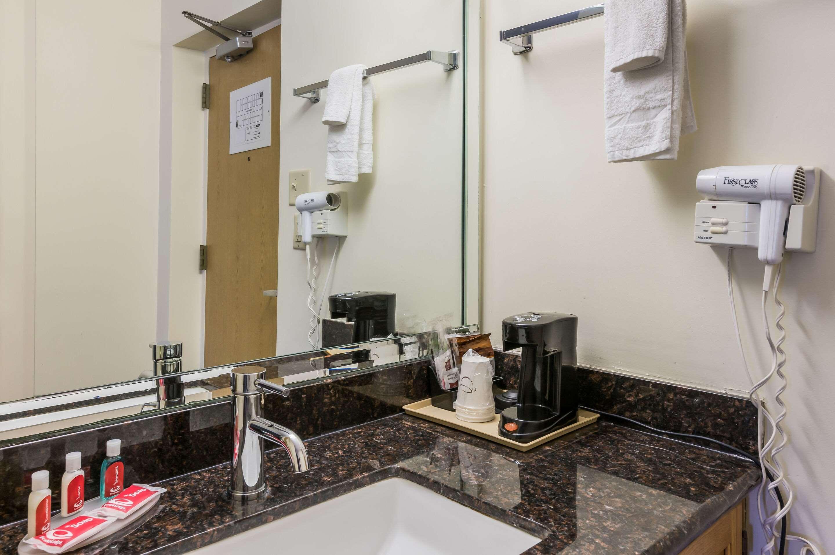 Econo Lodge Квакертаун Экстерьер фото