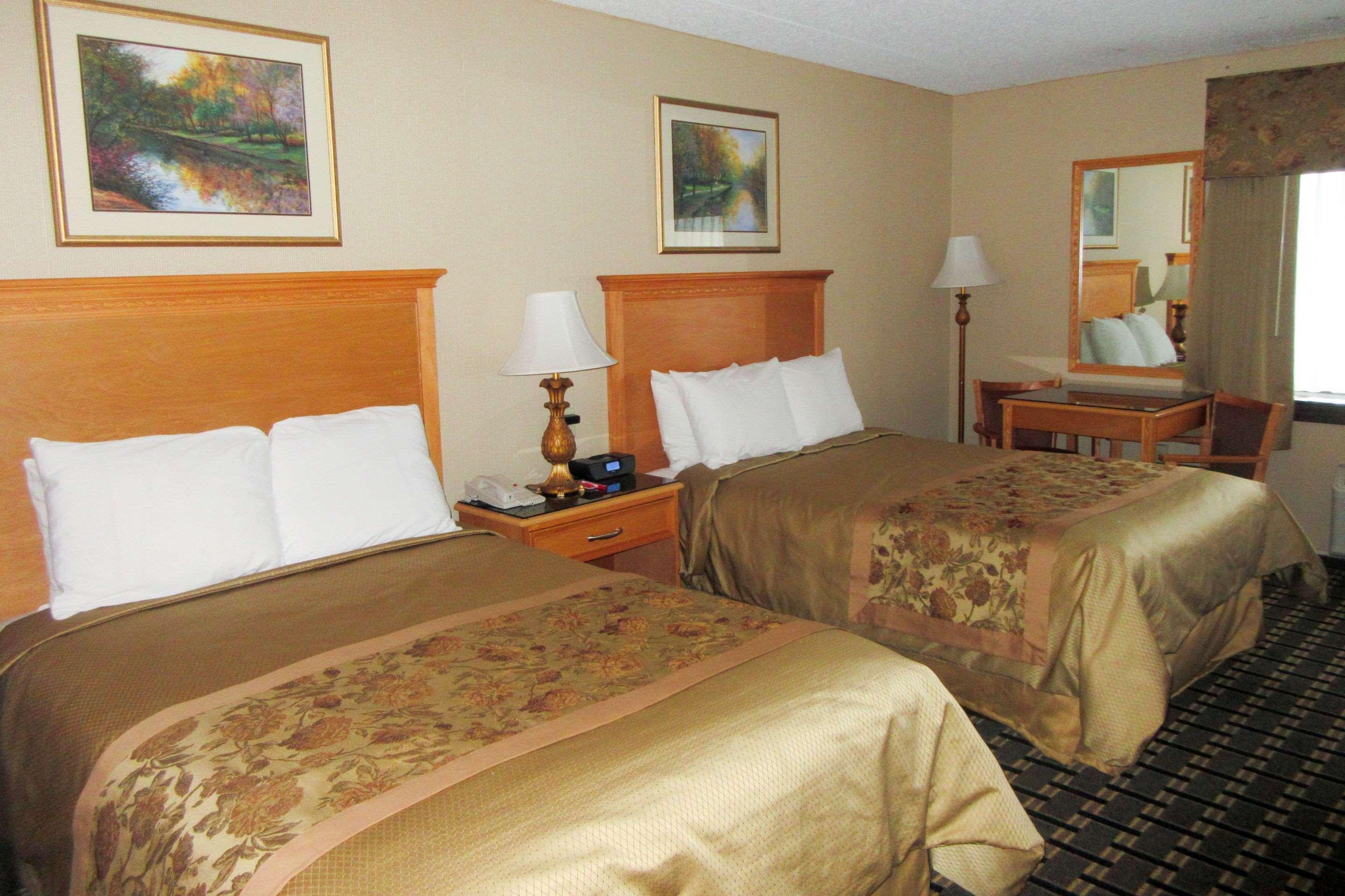 Econo Lodge Квакертаун Экстерьер фото