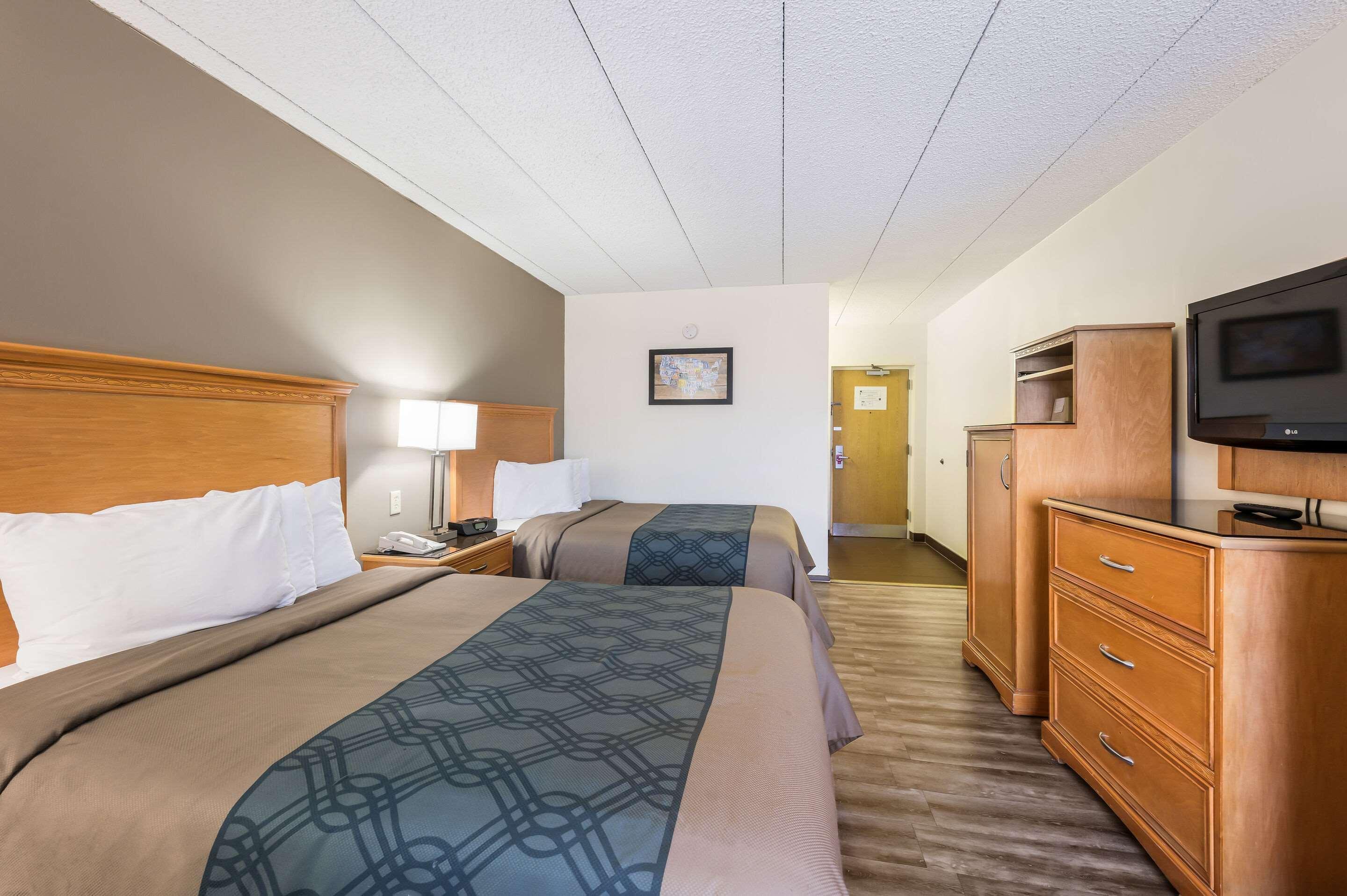 Econo Lodge Квакертаун Экстерьер фото