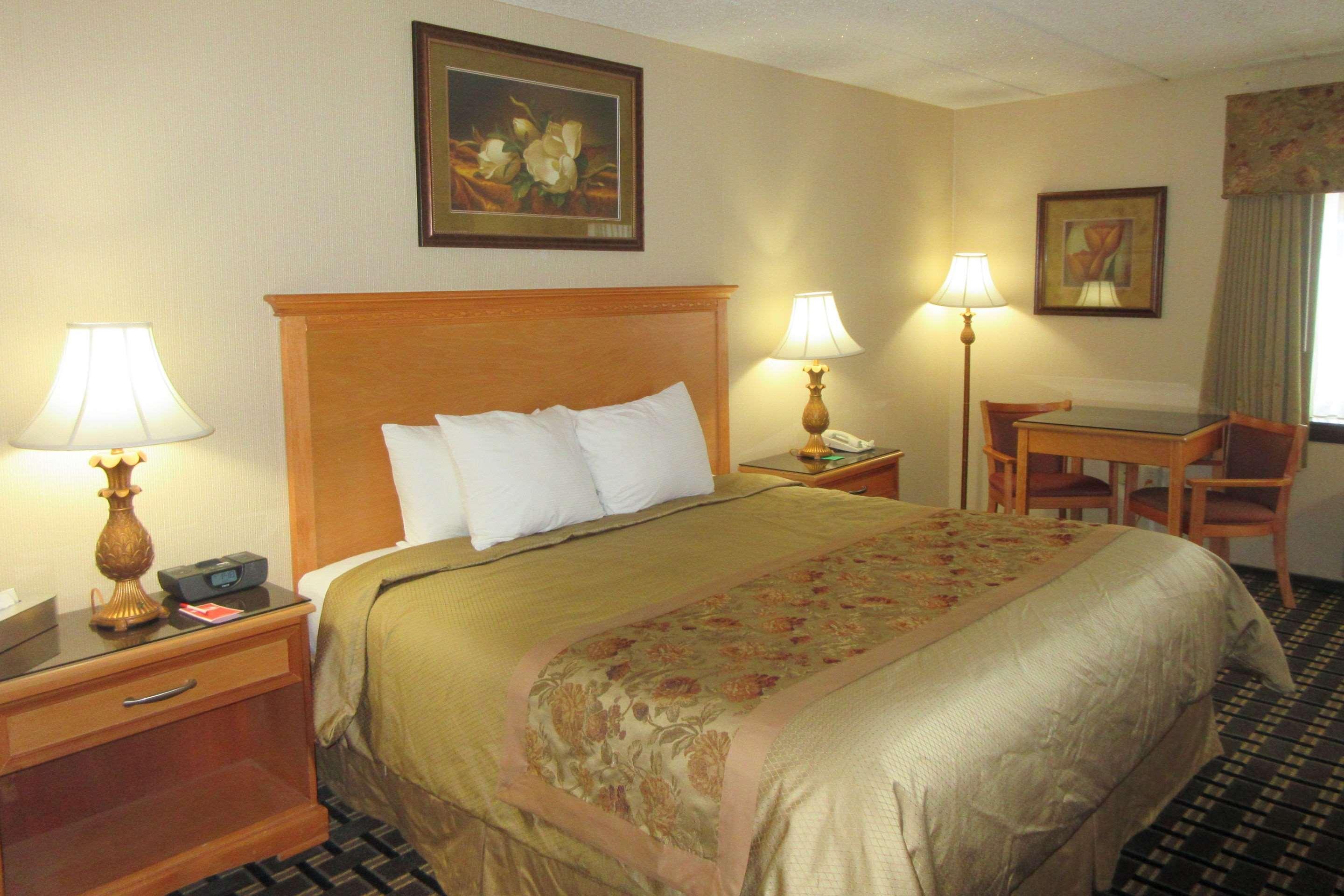 Econo Lodge Квакертаун Экстерьер фото