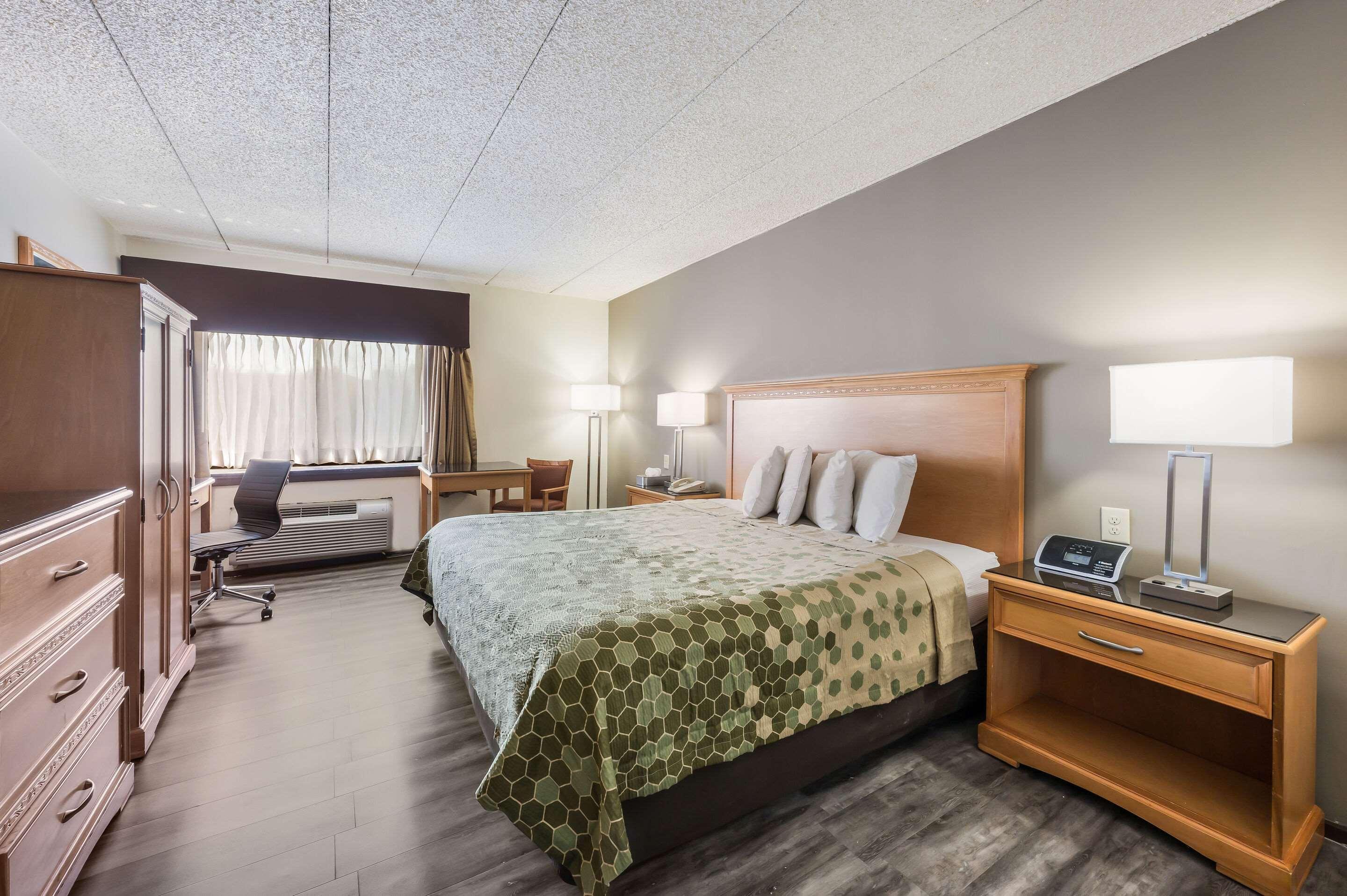 Econo Lodge Квакертаун Экстерьер фото