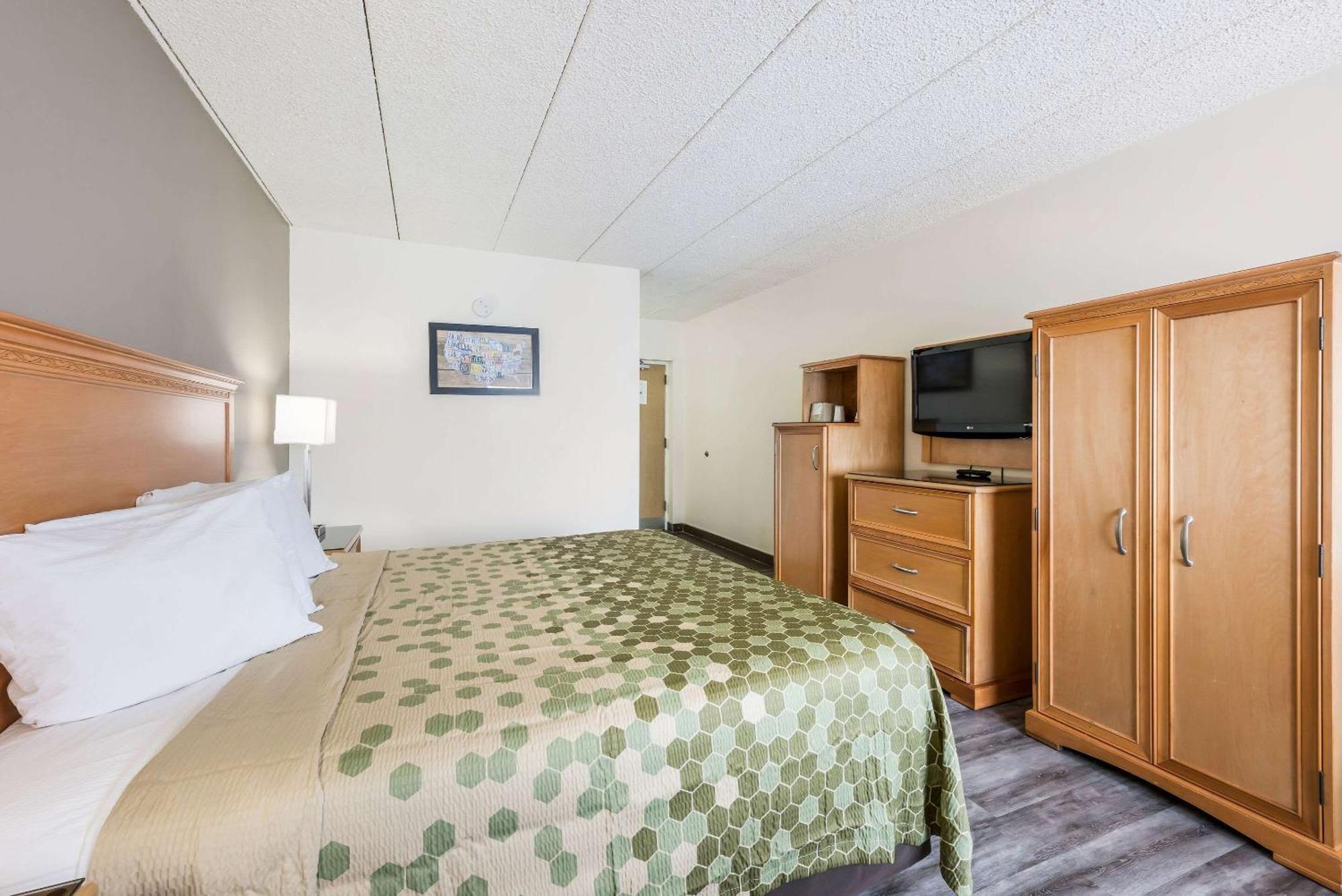 Econo Lodge Квакертаун Экстерьер фото