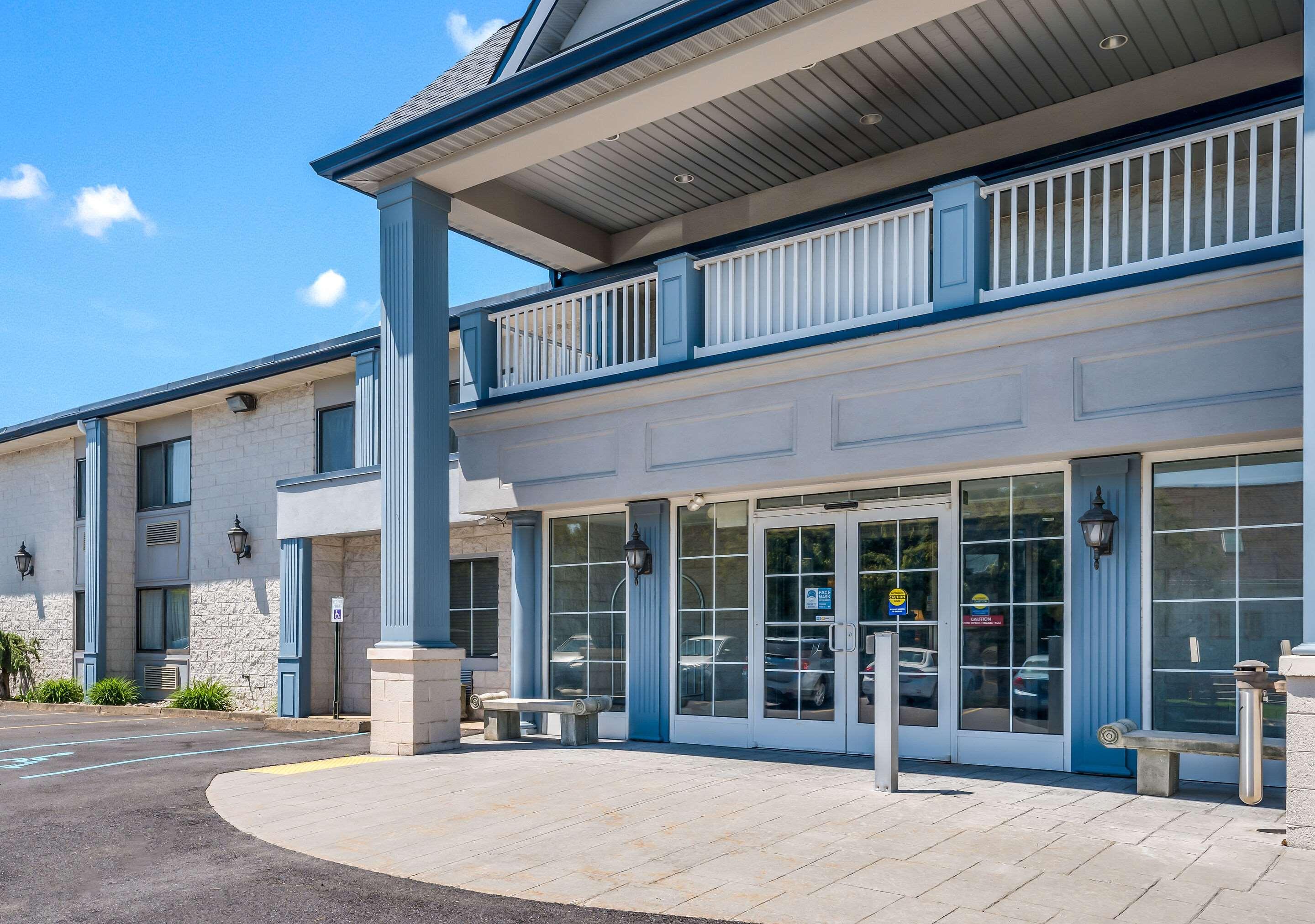 Econo Lodge Квакертаун Экстерьер фото