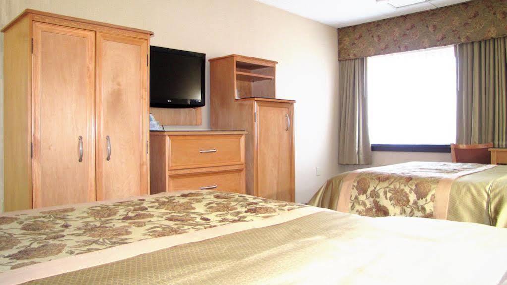 Econo Lodge Квакертаун Экстерьер фото