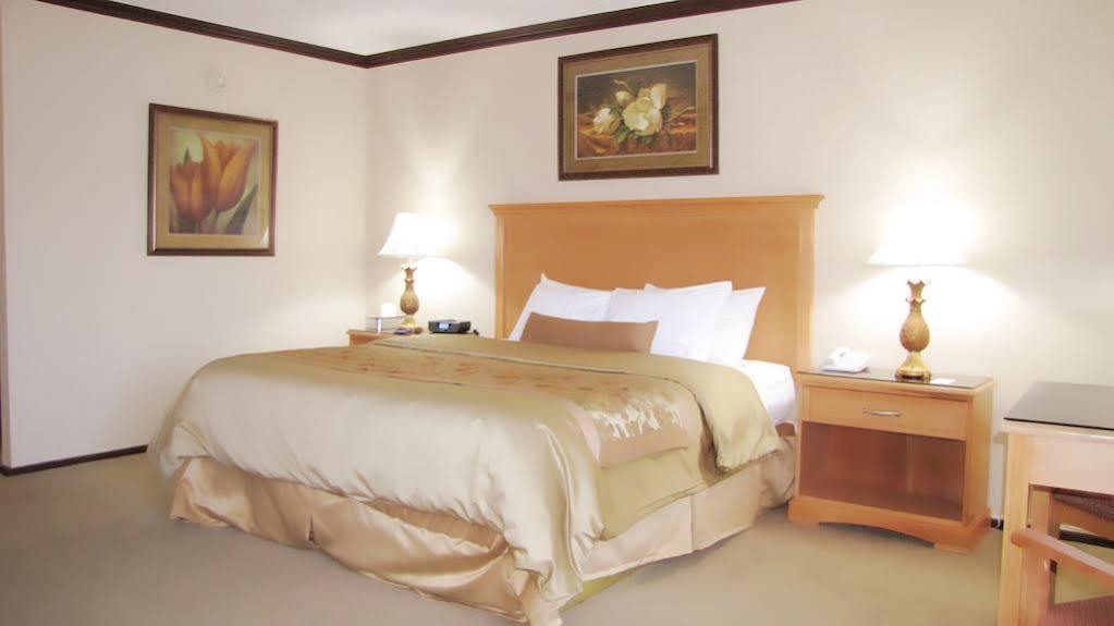 Econo Lodge Квакертаун Экстерьер фото